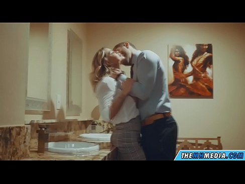 ❤️ ווען אַ באַסטי בלאָנדע סידוס איר אין אַ ציבור אָפּטריט ☑ שווער פּאָרן ביי yi.libporno.ru ❤